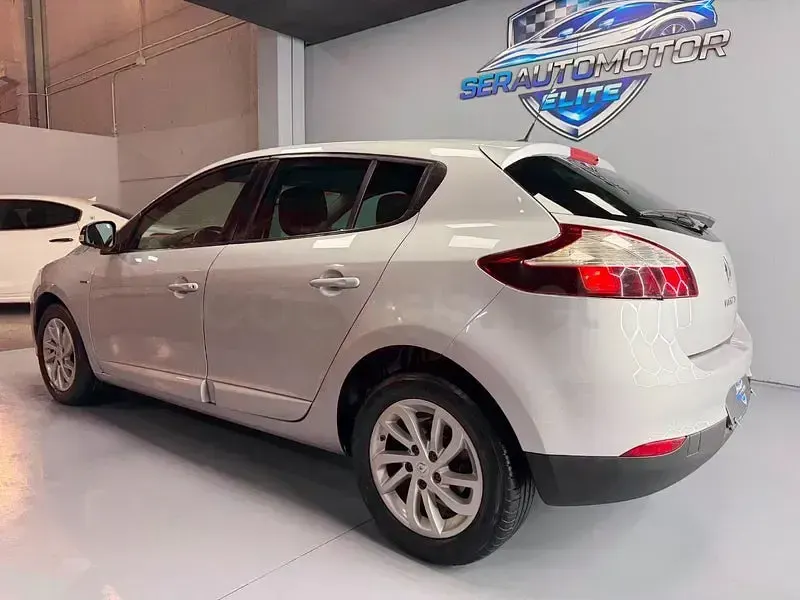 Usado Renault Mégane IV LIMITED 110 CV (80 kW) 2016 Gris / plata Berlina