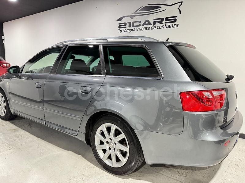 Usado Seat Exeo Ecomotive 143 CV (105 kW) 2013 Gris / plata Familiar