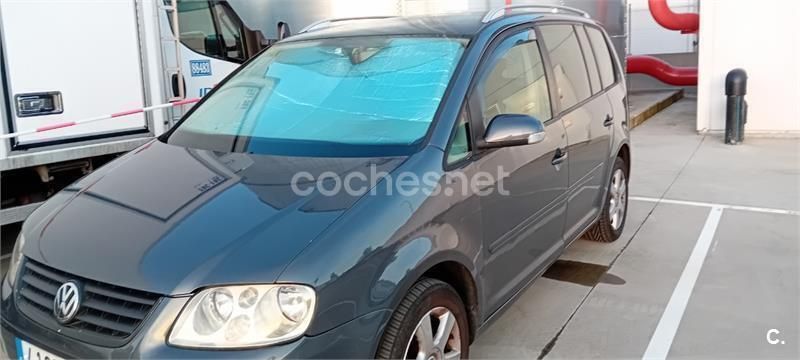 Gris / plata Usado 2004 VW Touran Highline Monovolumen | 7500 € - Imagen 1/4
