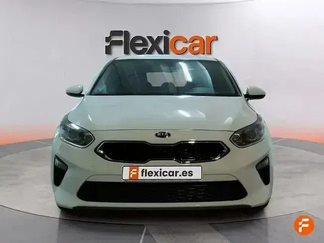 Usado Kia Ceed 136 CV (100 kW) 2021 Blanco Utilitario