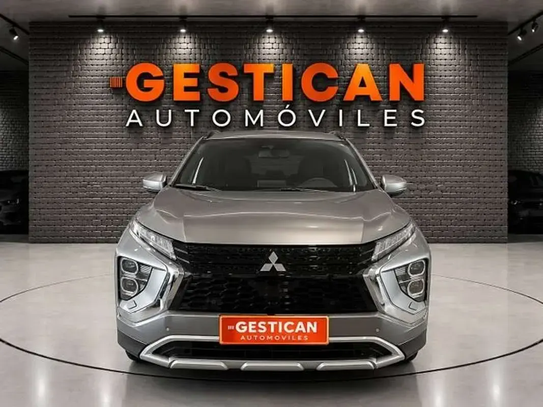 Usado Mitsubishi Eclipse Cross 188 CV (138 kW) 2024 Plateado SUV
