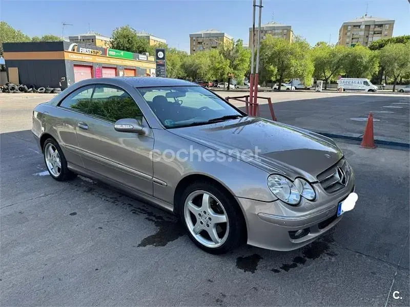 Usado Mercedes CLK280 Elegance 231 CV (169 kW) 2006 Beige Coupe