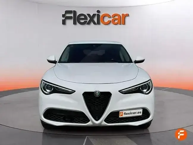 Usado Alfa Romeo Stelvio Sprint 200 CV (147 kW) 2021 Blanco SUV
