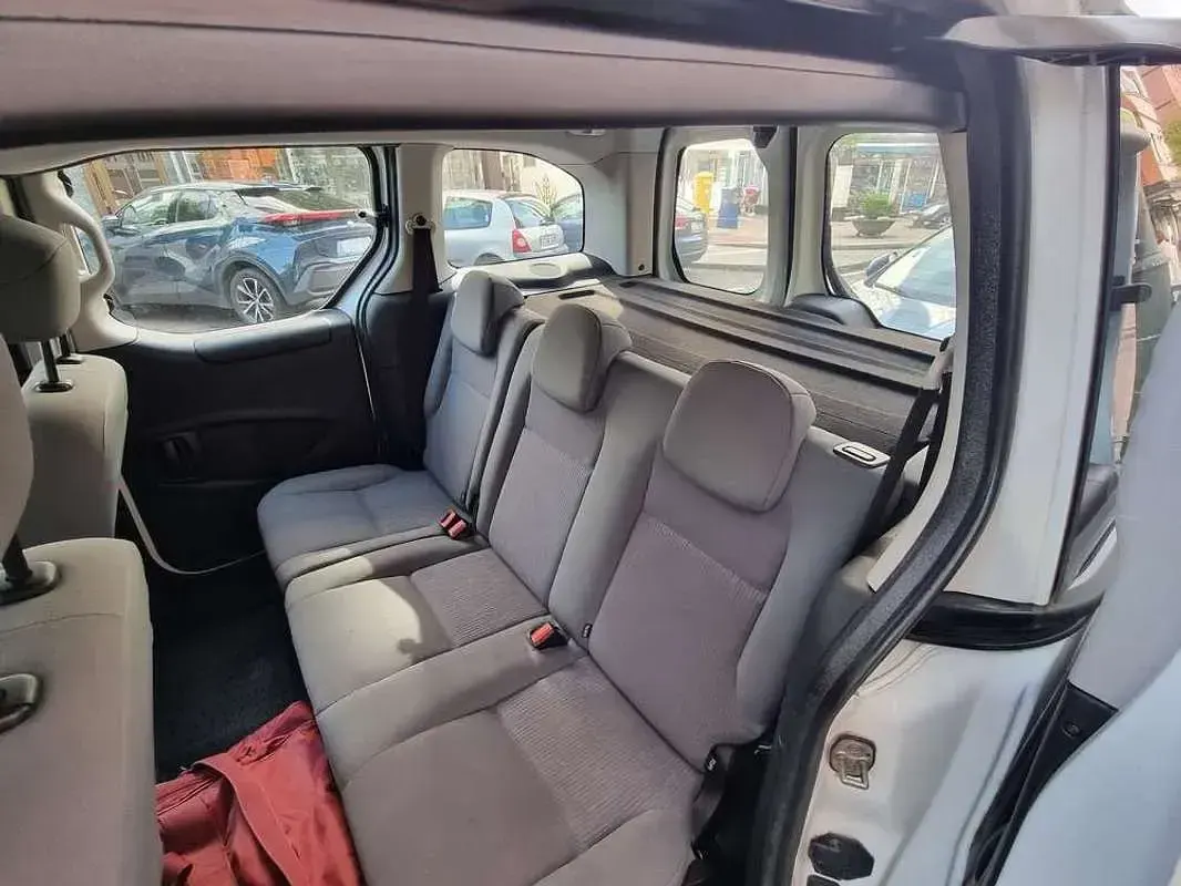 Usado Peugeot TePee Access 92 CV (67 kW) 2013 Blanco Van