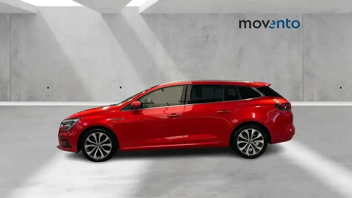 Usado Renault Mégane GrandTour Techno 115 CV (84 kW) 2023 Rojo Familiar