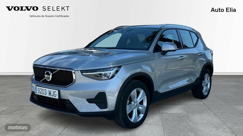 Plateado Usado 2023 Volvo XC40 Core SUV | 32.900 € (Un poco caro) - Imagen 1/4