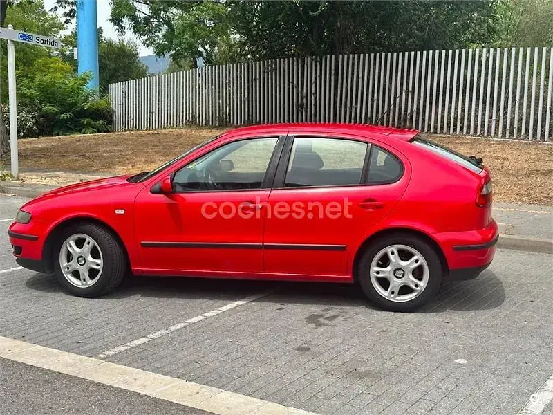 Usado Seat Leon 105 CV (77 kW) 2002 Rojo Utilitario