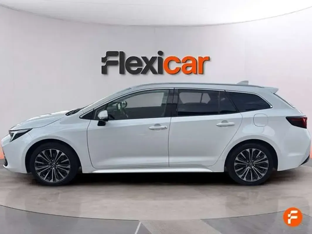 Usado Toyota Corolla Style 196 CV (144 kW) 2023 Blanco Familiar