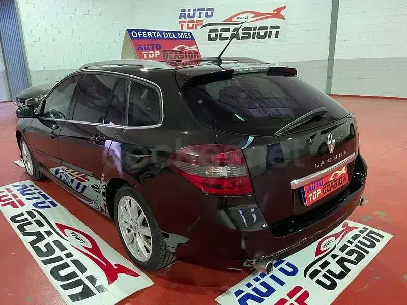 Usado Renault Laguna III GT 150 CV (110 kW) 2013 Negro Familiar