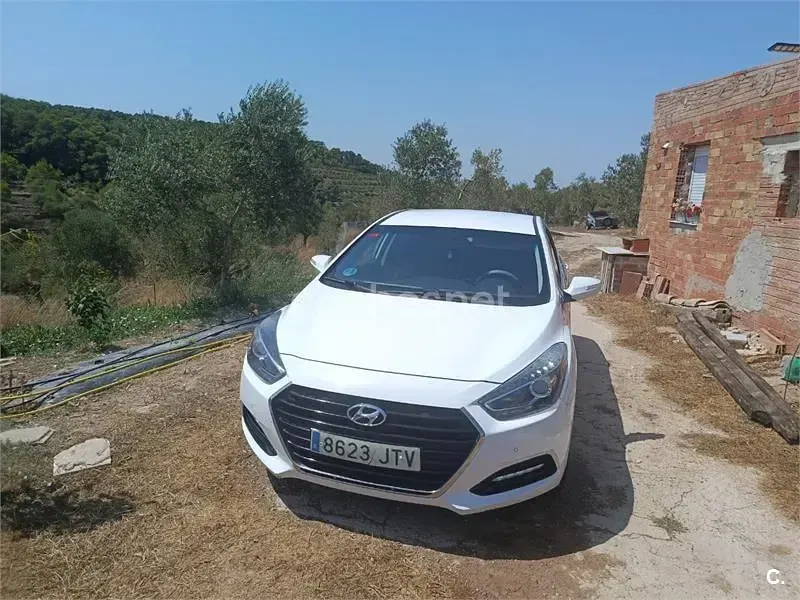 Usado Hyundai i40 115 CV (84 kW) 2017 Blanco Berlina