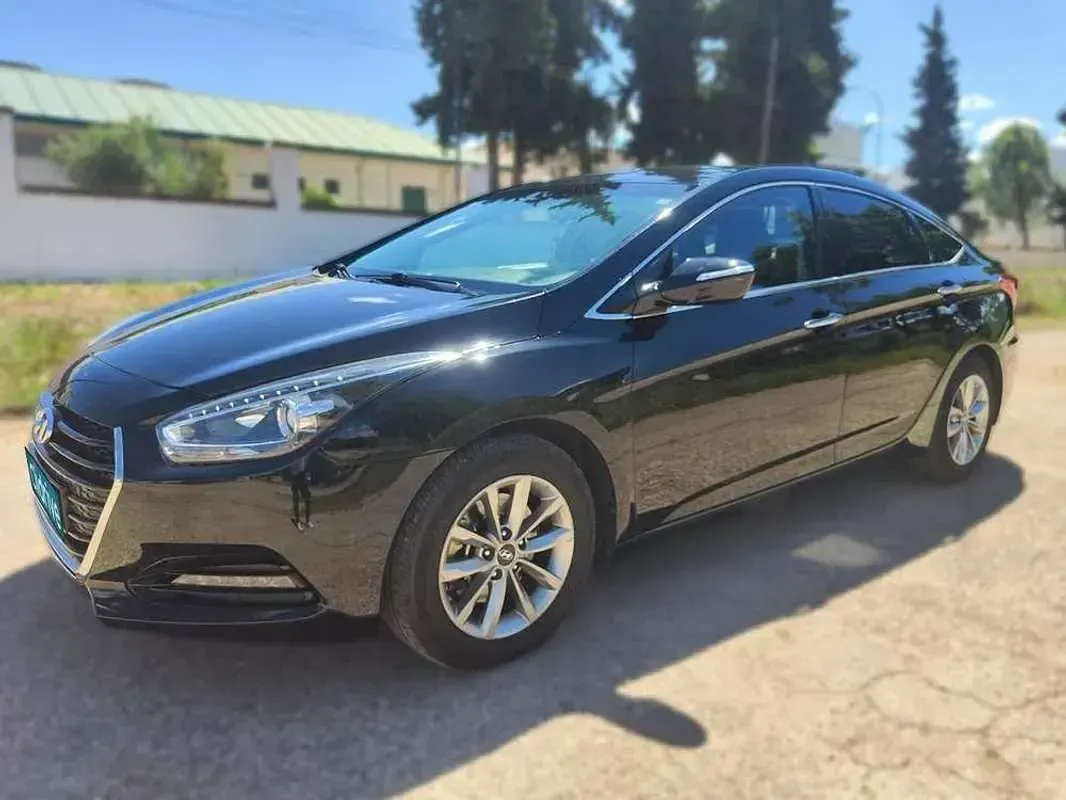 Usado Hyundai i40 116 CV (85 kW) 2017 Negro Berlina