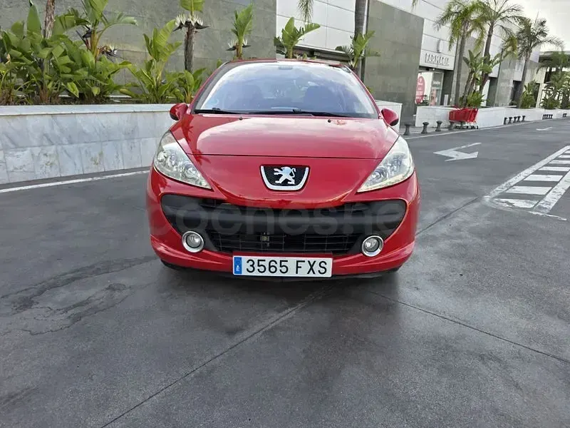 Usado Peugeot 207 90 CV (66 kW) 2007 Rojo Berlina