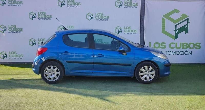 Usado Peugeot 207 69 CV (50 kW) 2006 Azul Utilitario