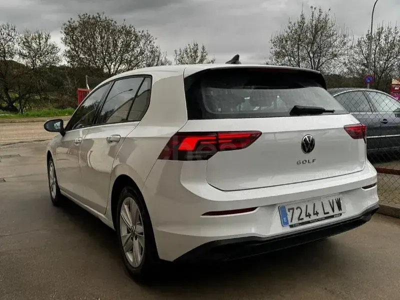 Usado VW Golf VIII 115 CV (84 kW) 2022 Blanco Berlina