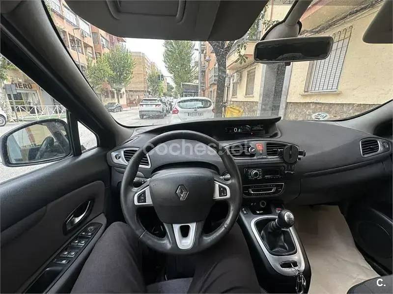 Usado Renault Scenic E-Tech 95 CV (69 kW) 2011 Negro Monovolumen