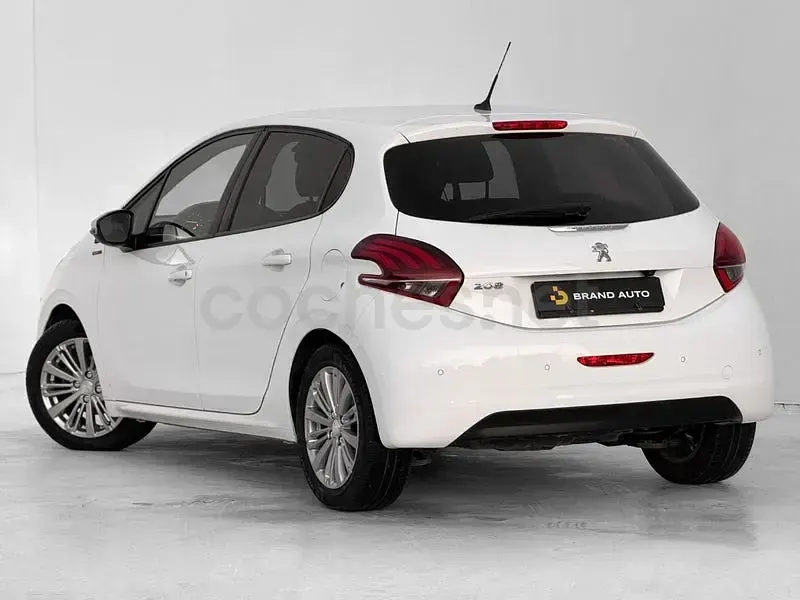 Usado Peugeot 208 Signature Sky 99 CV (72 kW) 2019 Blanco Utilitario