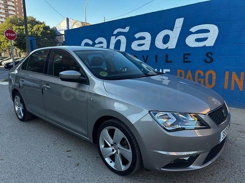Usado Seat Toledo Style 105 CV (77 kW) 2014 Gris / plata Berlina