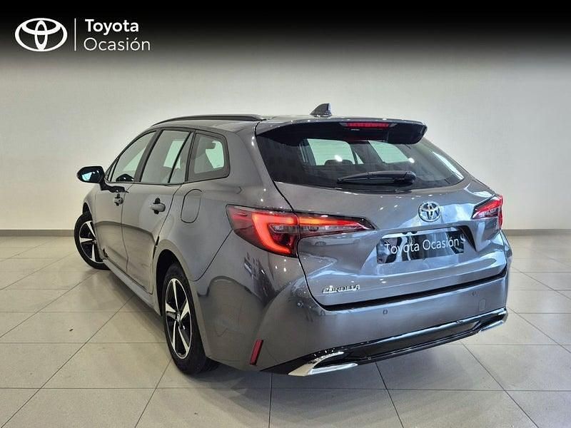 Usado Toyota Corolla Active 140 CV (102 kW) 2025 Gris / plata Familiar