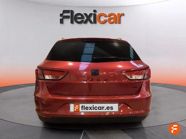 Usado Seat Leon Reference 105 CV (77 kW) 2015 Rojo Familiar
