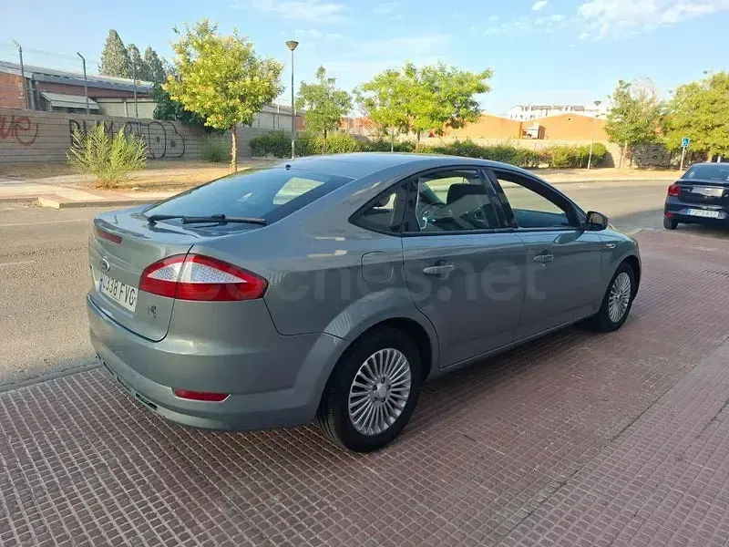 Usado Ford Mondeo Ambiente 125 CV (91 kW) 2007 Gris / plata Berlina