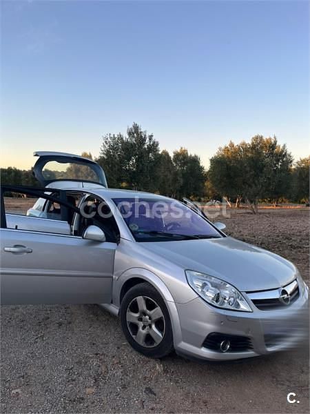 Gris / plata Usado 2006 Opel Signum Elegance Familiar | 3800 € - Imagen 1/4