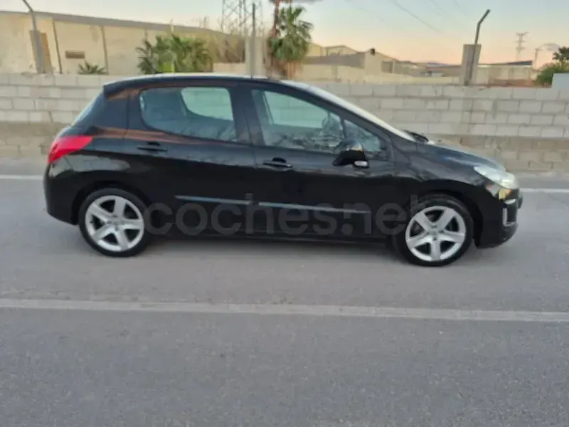 Usado Peugeot 308 Business-Line 112 CV (82 kW) 2011 Negro Berlina