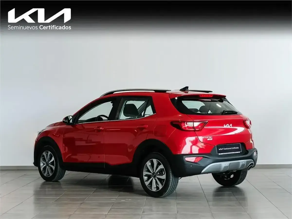 Usado Kia Stonic 101 CV (74 kW) 2024 Rojo SUV