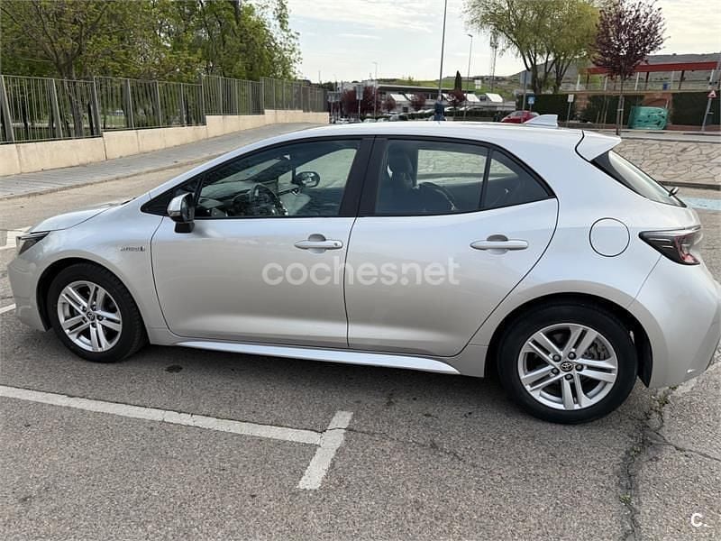 Usado Toyota Corolla Active 122 CV (89 kW) 2021 Gris / plata Berlina