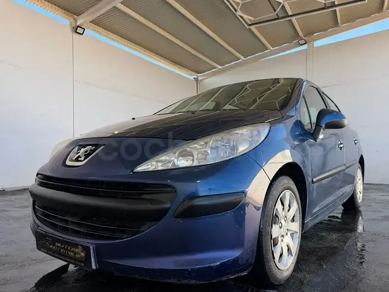 Usado Peugeot 207 70 CV (51 kW) 2006 Azul Berlina