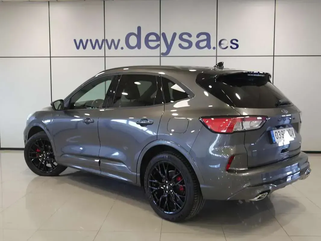 Usado Ford Kuga ST-Line X 224 CV (164 kW) 2023 Gris SUV