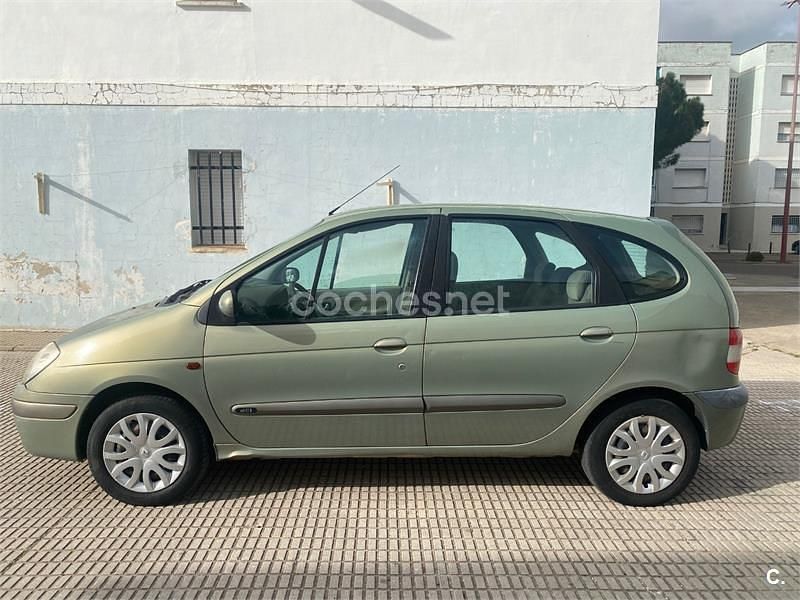 Usado Renault Scénic Expression 120 CV (88 kW) 2003 Verde Monovolumen