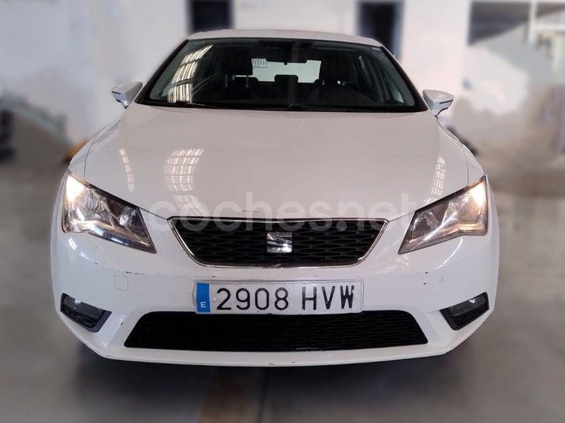 Usado Seat Leon Reference 105 CV (77 kW) 2014 Blanco Berlina