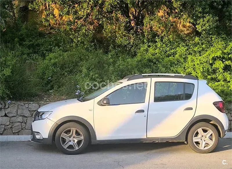 Usado Dacia Sandero Ambiance 90 CV (66 kW) 2018 Blanco Berlina