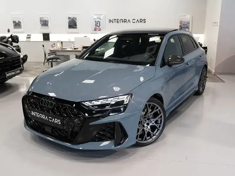 Nuevo Audi RS3 Premium 400 CV (294 kW) 2026 Gris / plata Berlina