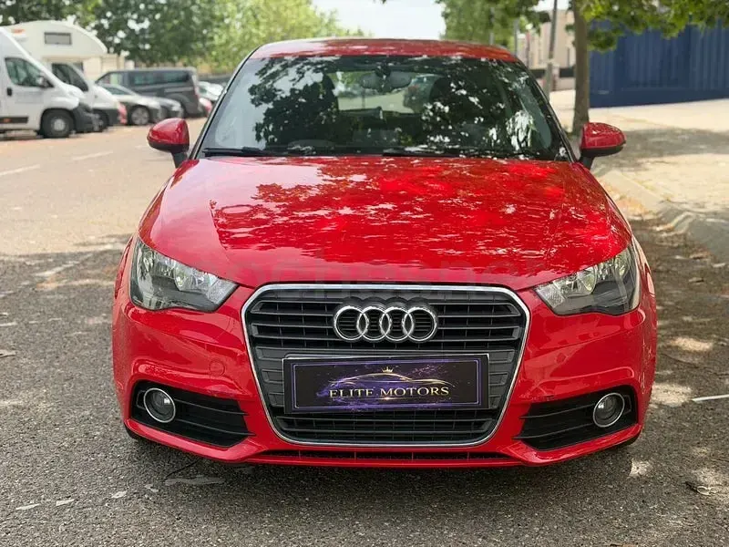 Usado Audi A1 116 CV (85 kW) 2015 Rojo Utilitario