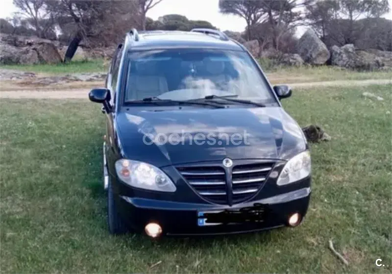 Usado SsangYong Rodius 165 CV (121 kW) 2007 Negro Monovolumen