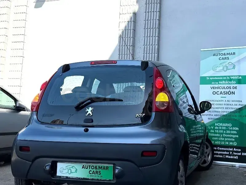 Usado Peugeot 107 68 CV (50 kW) 2008 Gris / plata Utilitario