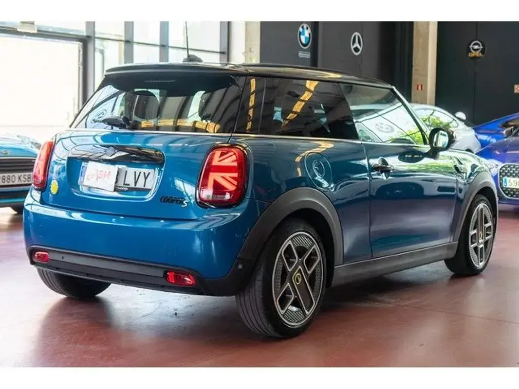 Usado Mini Cooper SE 135 kW (184 CV) 2022 Azul Utilitario
