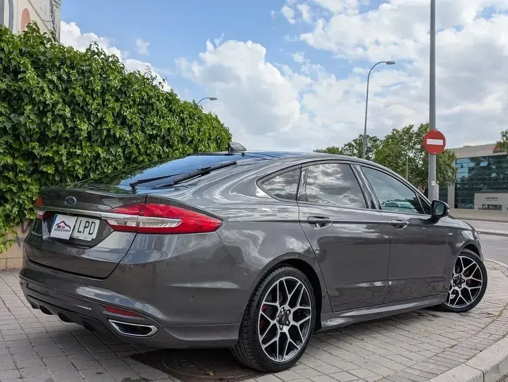 Usado Ford Mondeo ST-Line 191 CV (140 kW) 2021 Gris