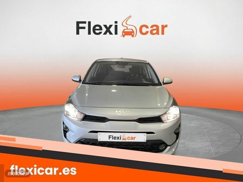 Usado Kia Rio 84 CV (61 kW) 2022 Gris Berlina