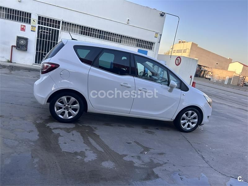 Usado Opel Meriva Excellence 110 CV (80 kW) 2015 Blanco Monovolumen