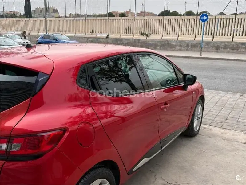 Usado Renault Clio IV LIMITED 90 CV (66 kW) 2016 Rojo Berlina