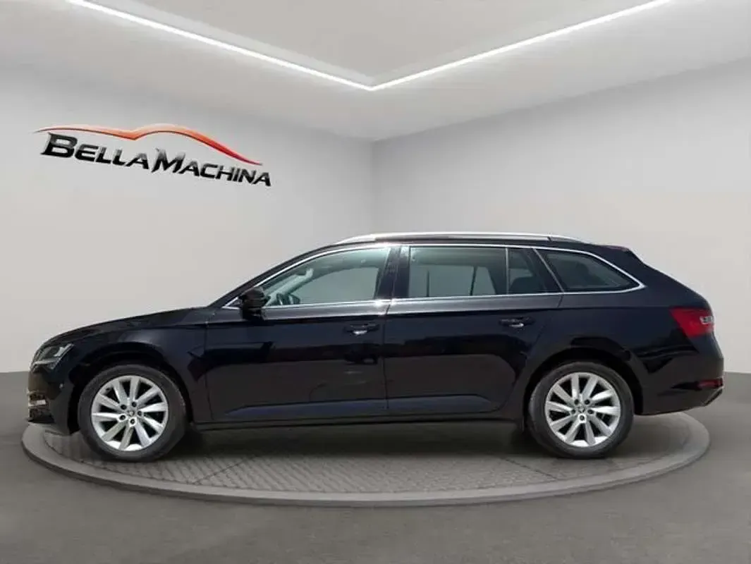 Usado Skoda Superb Ambition 122 CV (89 kW) 2021 Negro Familiar