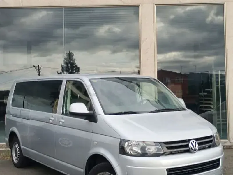 Usado VW Caravelle Comfortline 102 CV (75 kW) 2012 Gris / plata Van