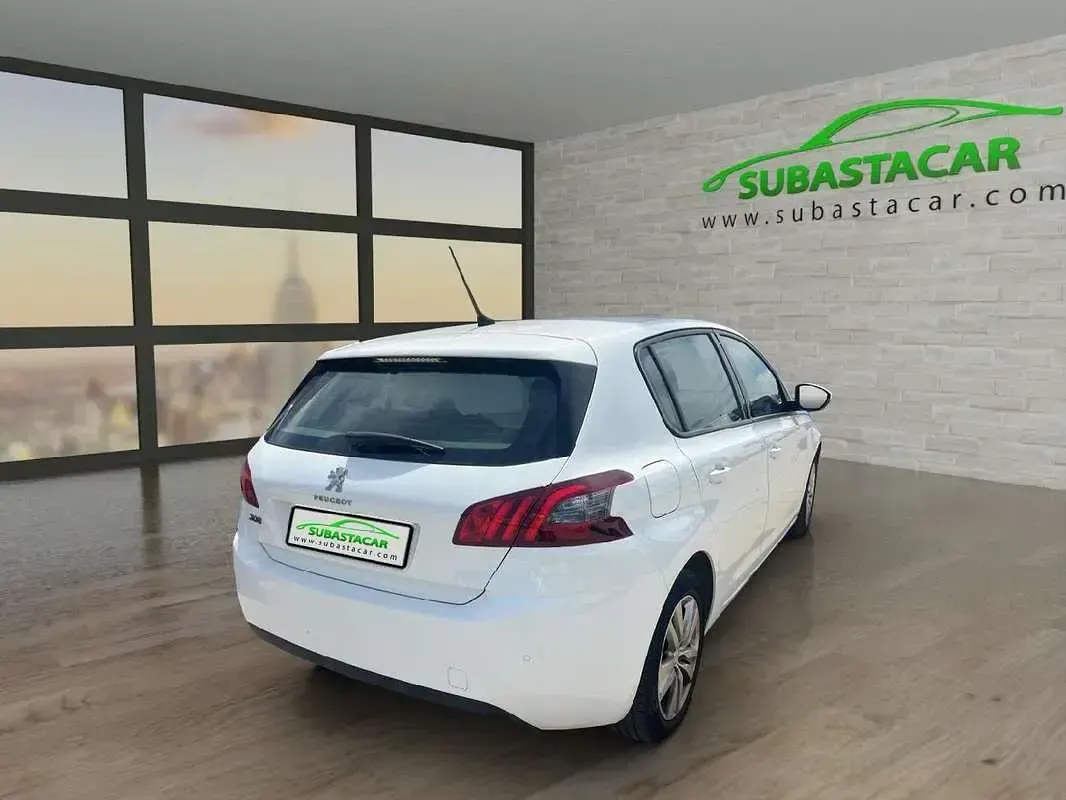Usado Peugeot 308 Active 131 CV (96 kW) 2021 Blanco Utilitario