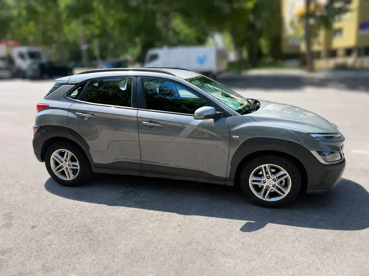 Usado Hyundai Kona 120 CV (88 kW) 2021 Gris SUV