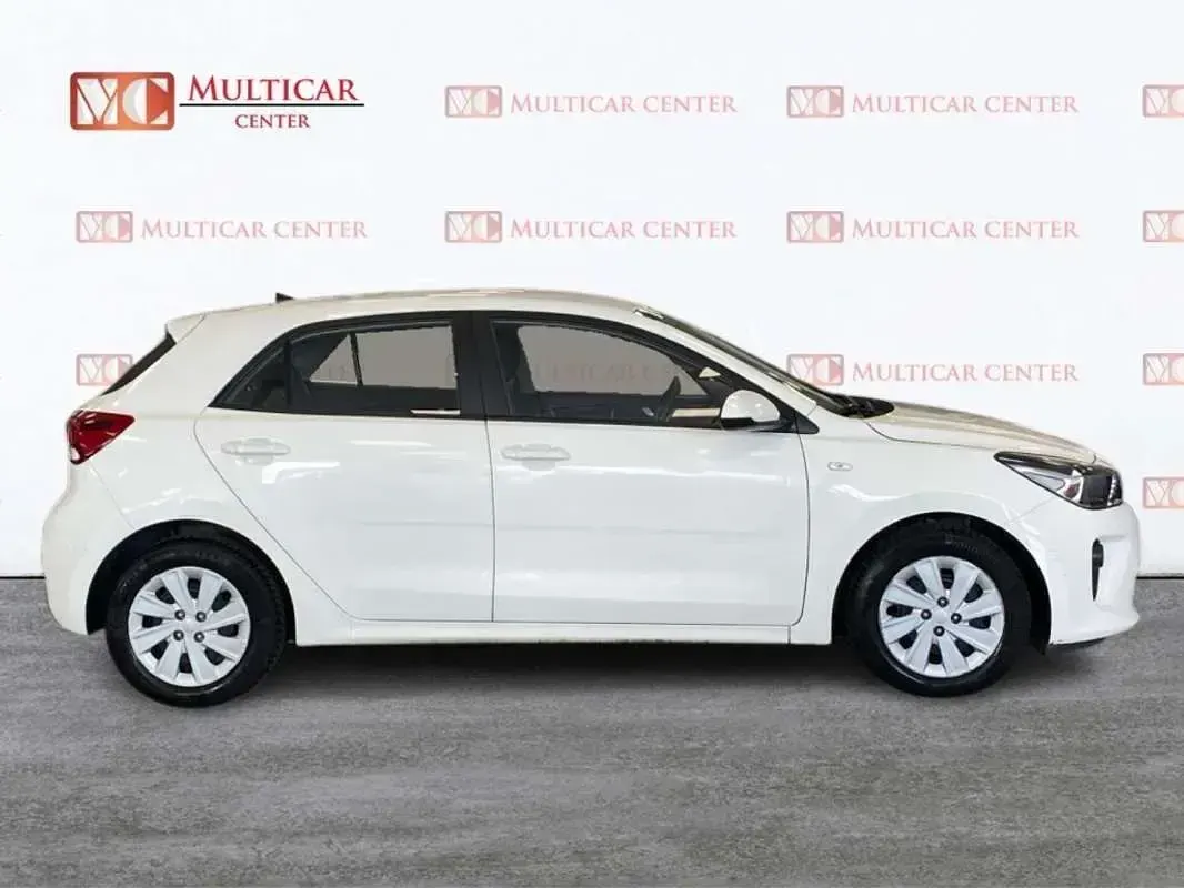 Usado Kia Rio 84 CV (61 kW) 2020 Blanco Berlina