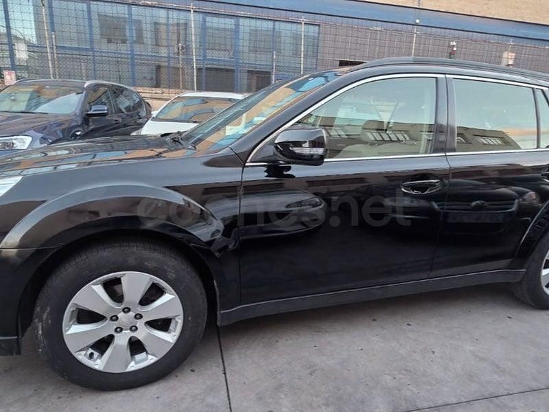 Usado Subaru Outback 167 CV (122 kW) 2010 Negro Familiar