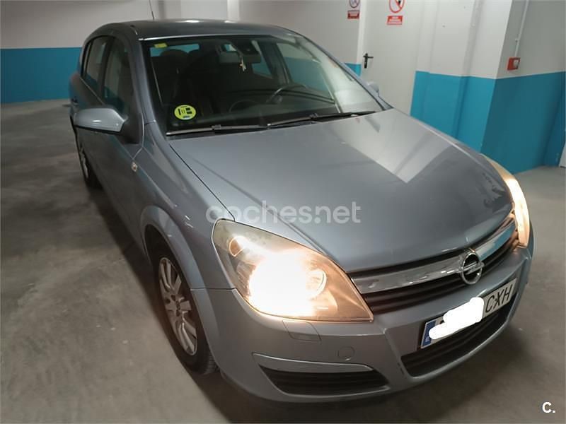 Usado Opel Astra Elegance 125 CV (91 kW) 2004 Gris / plata Berlina