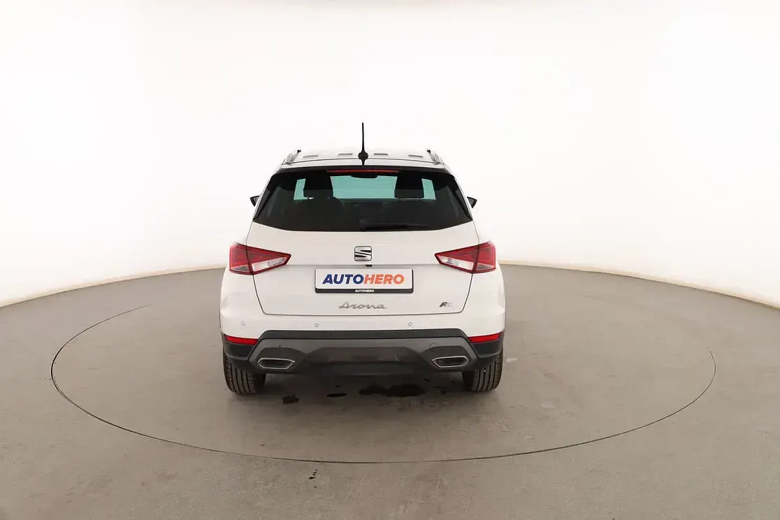 Usado Seat Arona FR 110 CV (80 kW) 2022 Blanco SUV